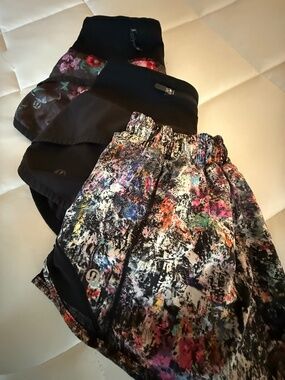 Sz 2 Lululemon Shorts Bundle Lot 3 Pairs Black & Printed Athletic Shorts